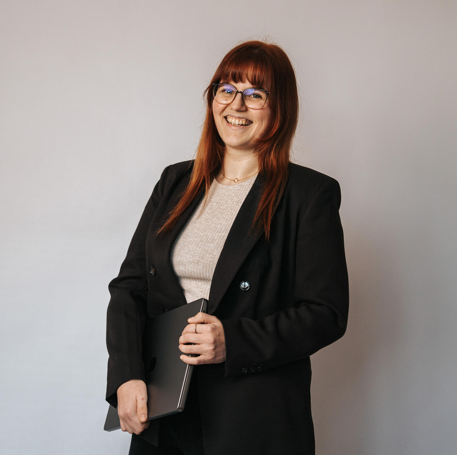 Nicole Jodlbauer visual designer portrait Portrait of Nicole Jodlbauer, freelance visual designer based in Austria