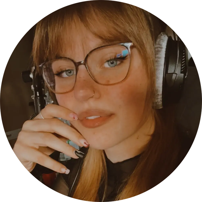 Portrait of Nicole Jodlbauer, freelance graphic and visual designer in Austria